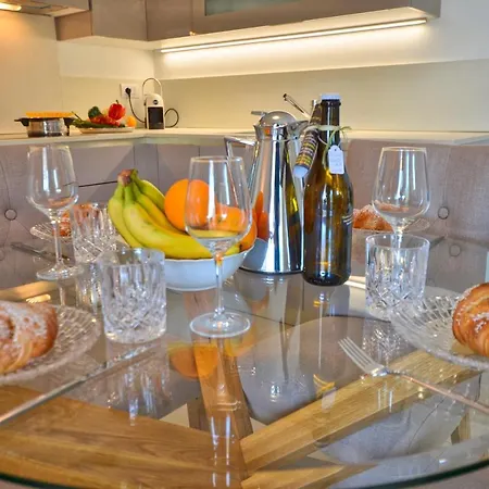 Felice Sul 2-bedroom Lakeview 아파트 메나지오