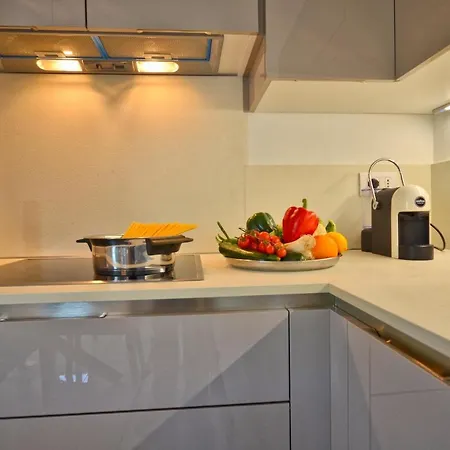 Felice Sul 2-bedroom Lakeview 아파트 *