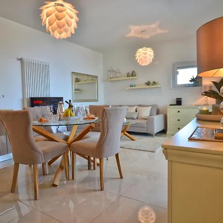 Felice Sul 2-bedroom Lakeview * 메나지오