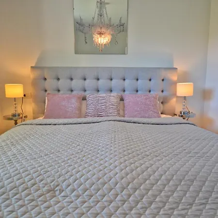 Felice Sul 2-bedroom Lakeview 아파트 메나지오